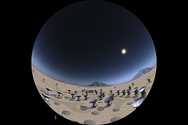 アルマ望遠鏡パラボラアンテナ群